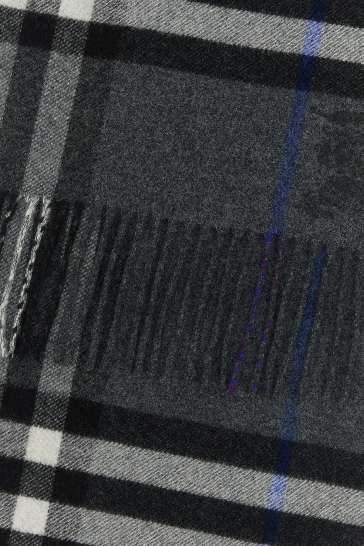 2000017879123_2