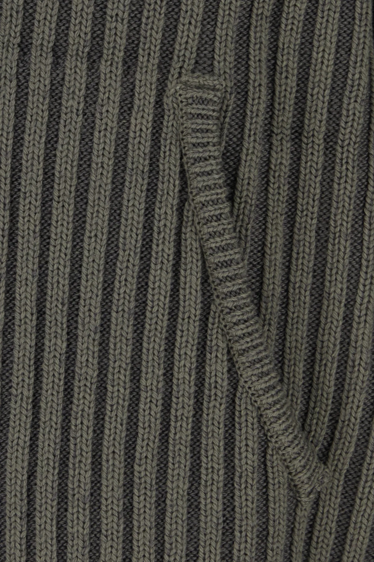 2000019876823_5